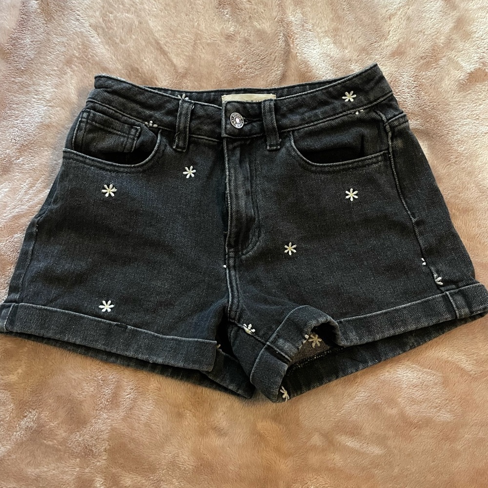 Pacsun black embroidered flower denim mom shorts